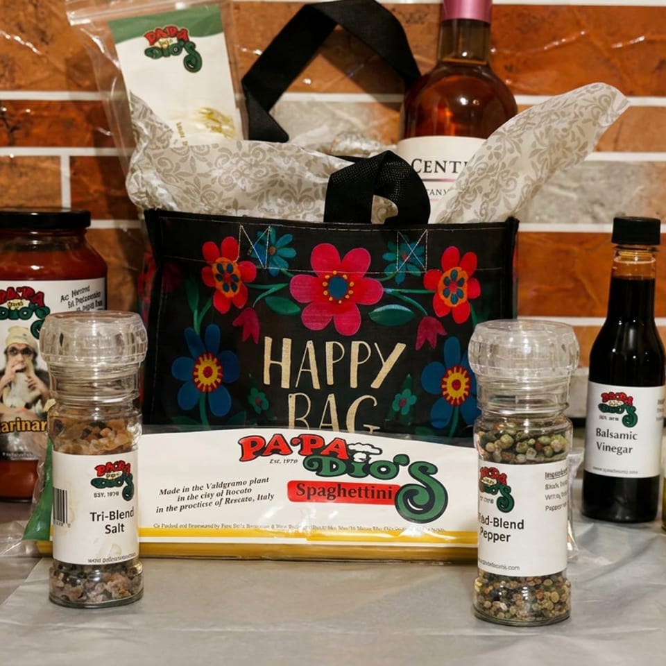 Papa Gusto Italian food gift basket with spaghetti, dressings, marinara sauce, vinegar, olive oil, and seasoning bottles.