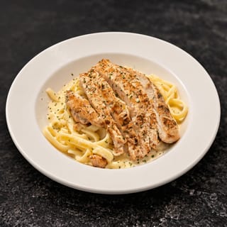 Dio's Alfredo • Chicken